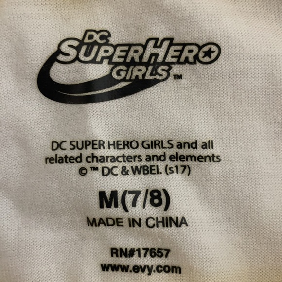 DC Superhero white print shirt size M 7/8 - Picture 4 of 4